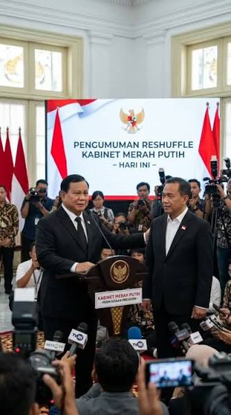 Para pejabat negara menghadiri acara resmi pemerintahan di Istana Kepresidenan yang merepresentasikan kerangka kerja eksekutif nasional